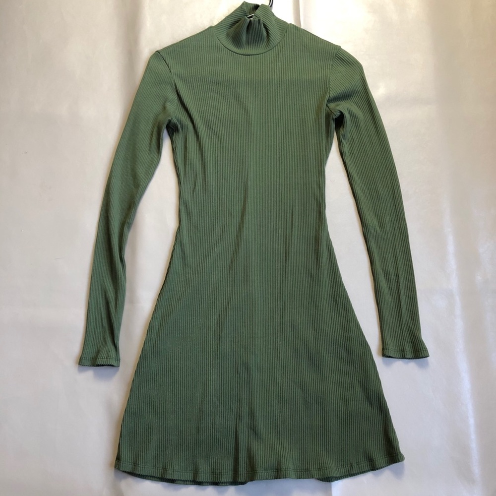 REFORMATION | ARMY GREEN ROBERTS DRESS S - Picture 3 of 8